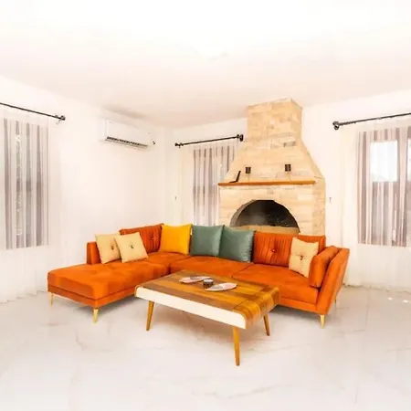 Sah Hotel Bezirgan